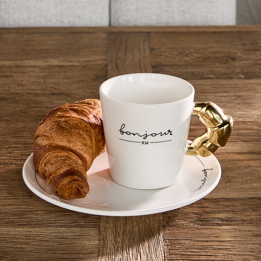 Riviera Maison Tasse Bonjour mit Croissant Griff