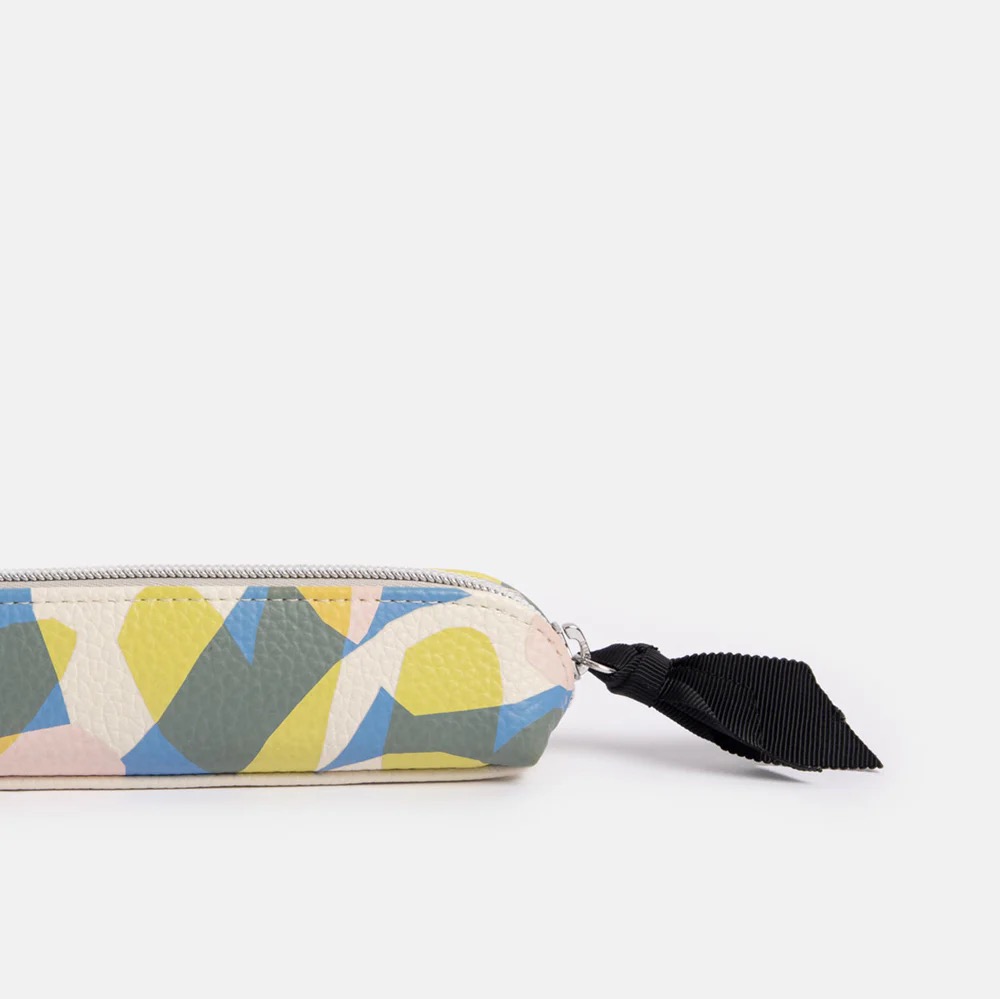 18580145-E891-4221-8DB7-15FC034F1DB0