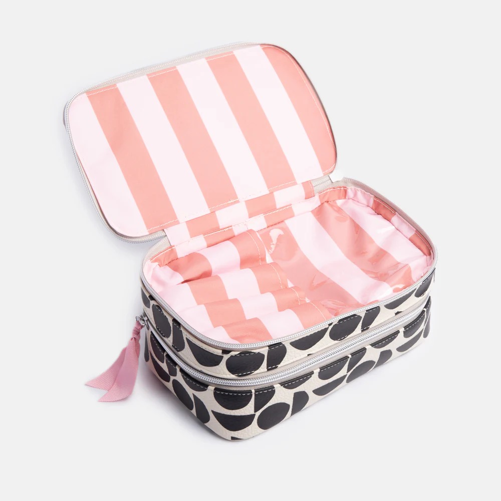 70477953-BD4E-4D71-AC94-43FEAC87D304